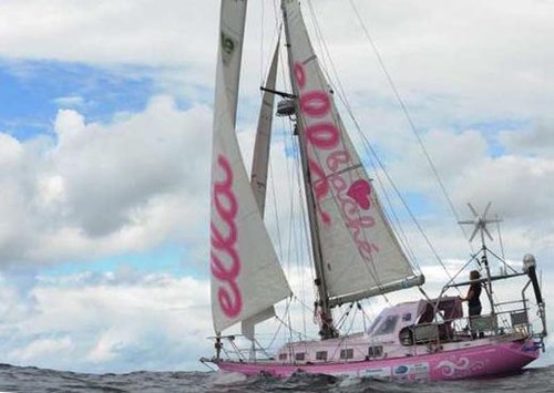 Jessica on her way in her lolly-pink boat called Ella’s Pink Lady © SW